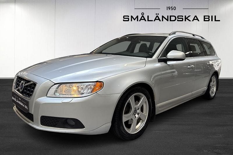 Grå Begagnad 2013 Volvo V70 Momentum Kombi | 99 000 kr (Marknadspris) - Bild 1/4