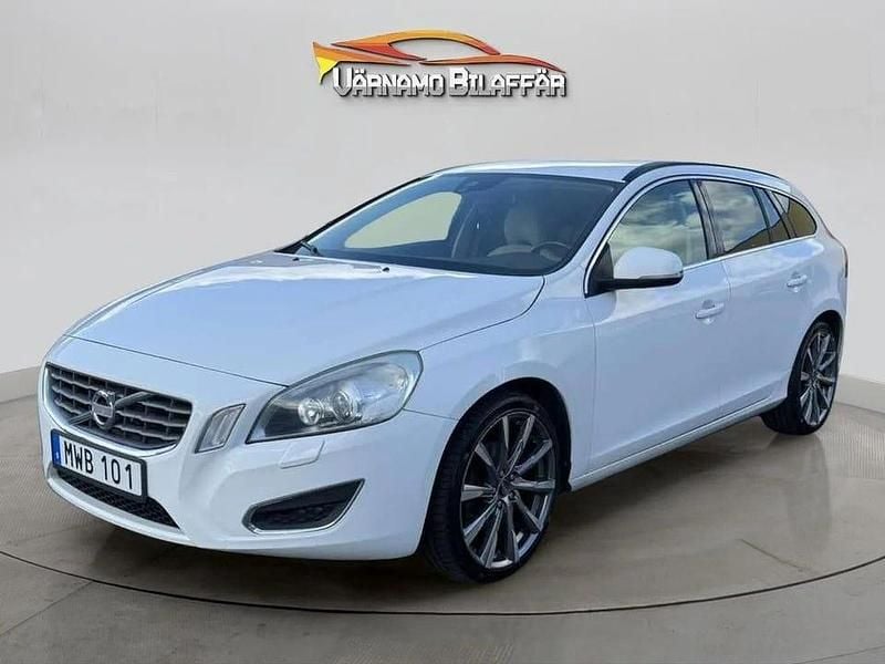 Begagnad Volvo V60 Momentum 163 HK (119 kW) 2013 Vit Kombi