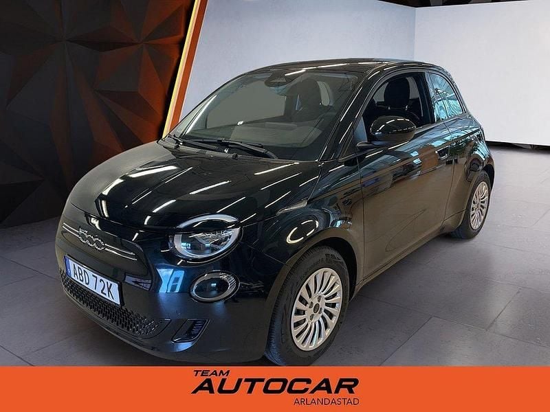Svart Begagnad 2023 Fiat 500e Halvkombi | 249 900 kr (Lite dyr) - Bild 1/4