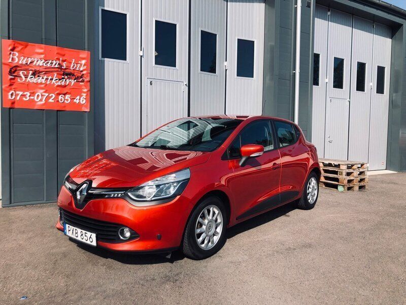 Röd Begagnad 2016 Renault Clio IV Expression Halvkombi | 69 900 kr (Marknadspris) - Bild 1/4