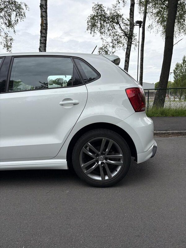 Begagnad 2017 VW Polo R-line Halvkombi | 115 000 kr - Bild 1/4