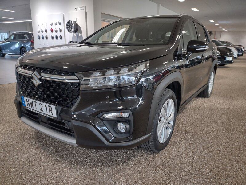 Svart Begagnad 2022 Suzuki SX4 S-Cross SUV | 239 900 kr (Marknadspris) - Bild 1/4