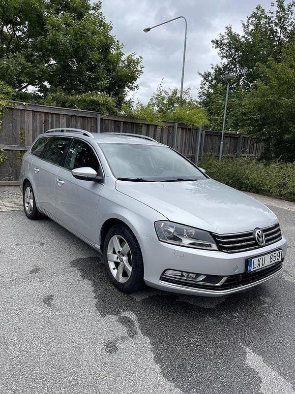 Silver Begagnad 2012 VW Passat Kombi | 60 000 kr (Bra pris) - Bild 1/4