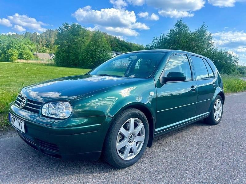 Grön Begagnad 2000 VW Golf IV Highline Halvkombi | 69 900 kr - Bild 1/4