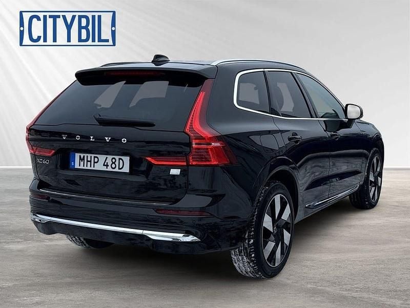 Begagnad Volvo XC60 Ultimate 350 HK (257 kW) 2023 Onyxsvart metallic SUV