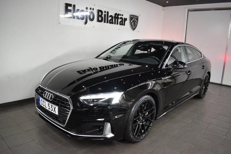 Svart Begagnad 2022 Audi A5 Sportback Sport Halvkombi | 347 500 kr (Bra pris) - Bild 1/4