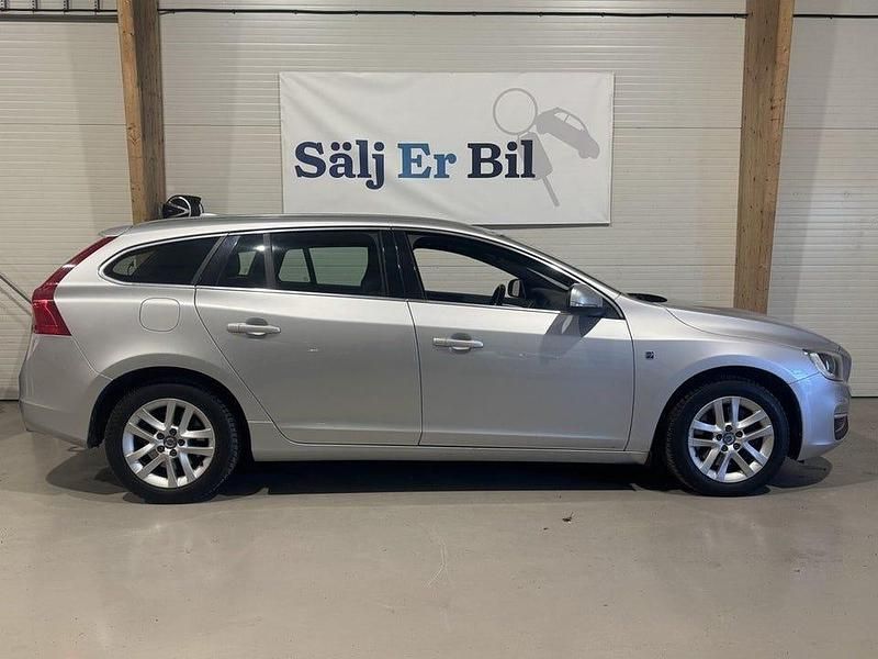 Begagnad Volvo V60 Ocean Race 181 HK (133 kW) 2015 Silver Kombi