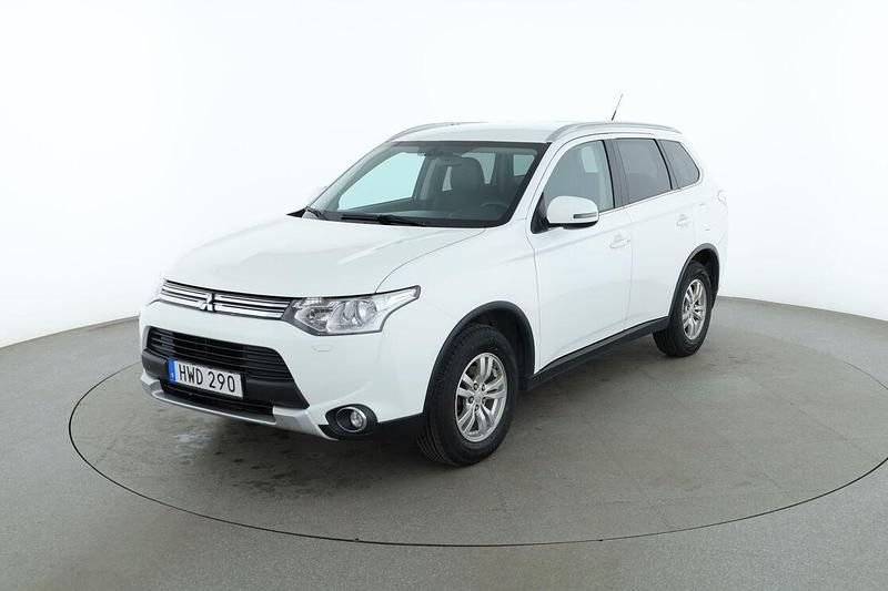 Vit Begagnad 2015 Mitsubishi Outlander SUV | 144 000 kr (Marknadspris) - Bild 1/3