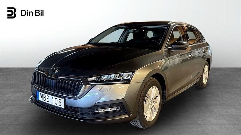 Grå Begagnad 2023 Skoda Octavia Ambition Kombi | 289 900 kr (Marknadspris) - Bild 1/4