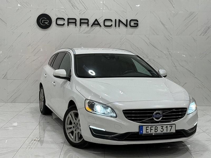 Vit Begagnad 2014 Volvo V60 Summum Kombi | 134 900 kr (Marknadspris) - Bild 1/4