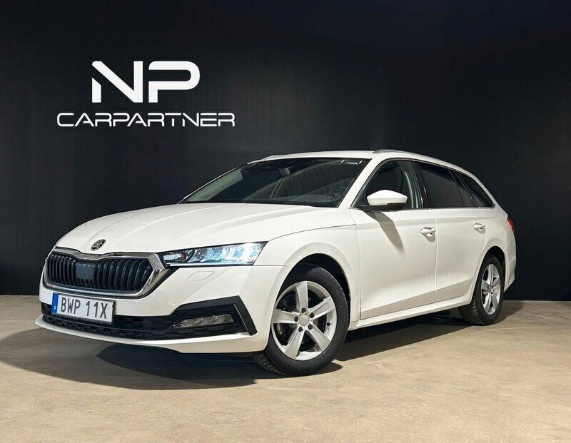 Vit Begagnad 2021 Skoda Octavia Kombi | 169 900 kr (Marknadspris) - Bild 1/4