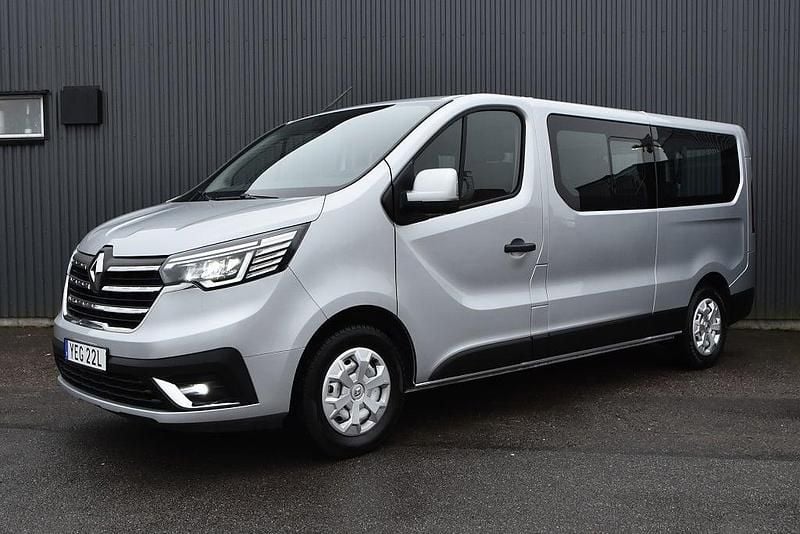 Grå Begagnad 2023 Renault Trafic Van | 339 900 kr (Dyr) - Bild 1/4