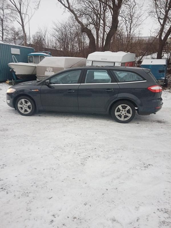 Begagnad Ford Mondeo Titanium 145 HK (106 kW) 2009 Grå Kombi