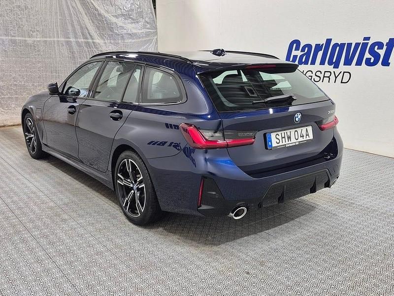 Begagnad BMW 330 M Sport 184 HK (135 kW) 2023 Tanzanite blue metallic Kombi