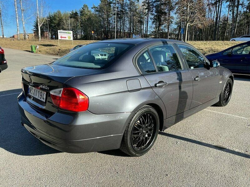Begagnad BMW 320 Advantage 150 HK (110 kW) 2005 Grå Sedan