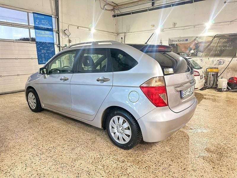 Begagnad Honda FR-V 140 HK (102 kW) 2007 Silver Minibuss