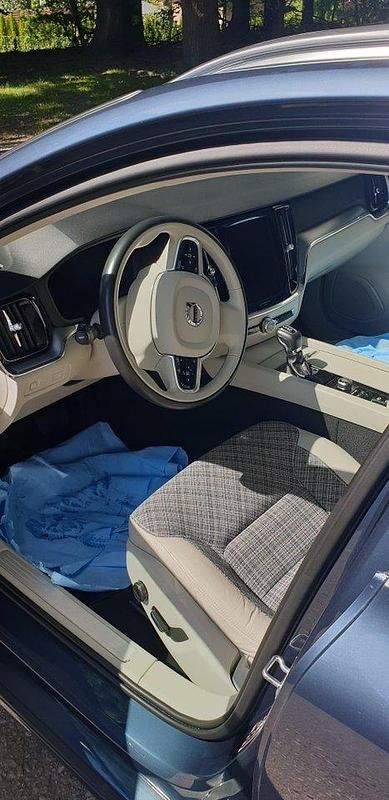 Blå Begagnad 2019 Volvo V60 Momentum Kombi | 279 000 kr (Marknadspris) - Bild 1/4