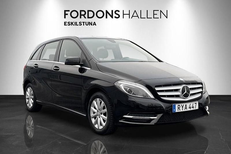 Begagnad Mercedes B180 122 HK (89 kW) 2014 Svart Minibuss