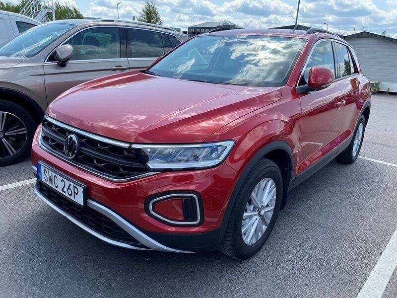 Röd Begagnad 2022 VW T-Roc SUV | 279 000 kr (Marknadspris) - Bild 1/2