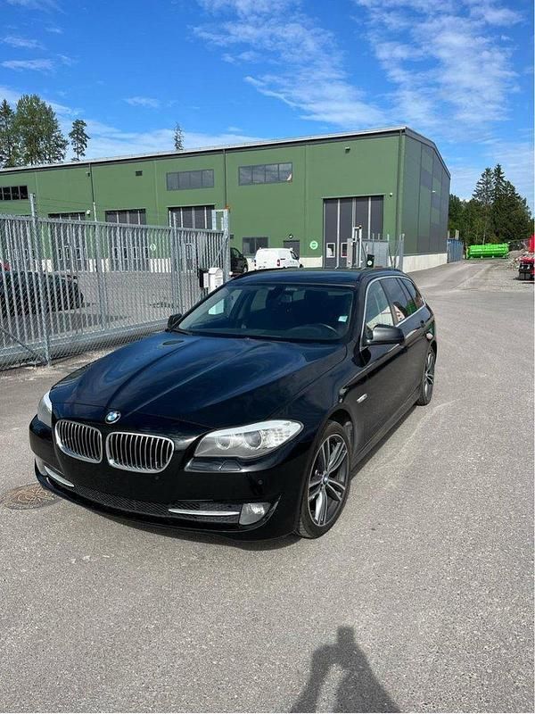 Svart Begagnad 2012 BMW 520 M Sport Kombi | 85 000 kr (Dyr) - Bild 1/4