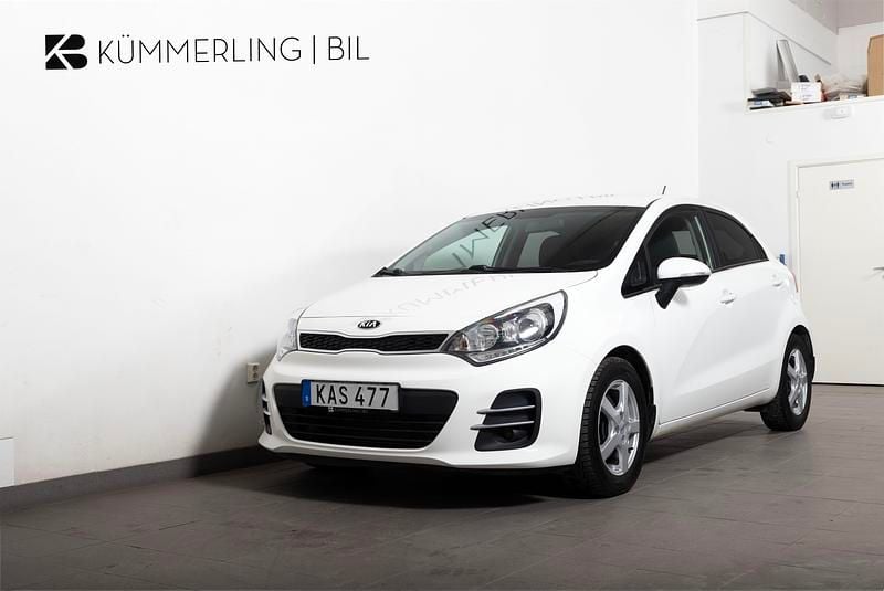 Begagnad Kia Rio 109 HK (80 kW) 2016 Vit Halvkombi