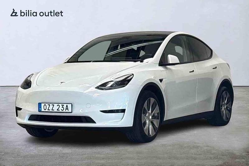 Vit Begagnad 2023 Tesla Model Y Standard Range SUV | 339 900 kr - Bild 1/1