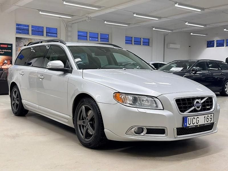 Begagnad Volvo V70 R-Design 180 HK (132 kW) 2012 Grå Kombi