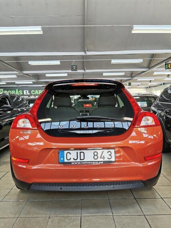 Röd Begagnad 2010 Volvo C30 Momentum Halvkombi | 80 000 kr (Lite dyr) - Bild 1/4