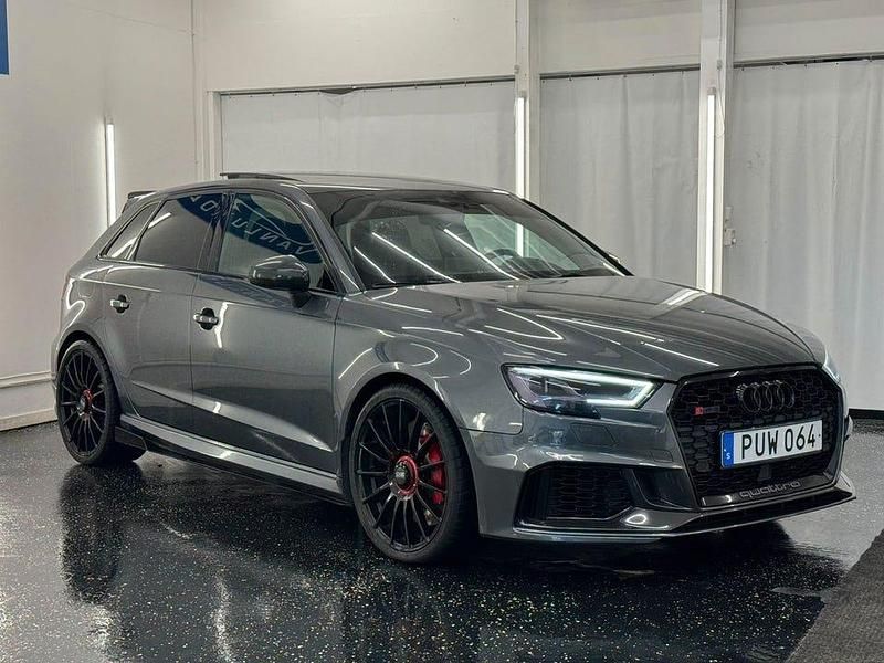 Begagnad Audi RS3 Sportback Design 400 HK (294 kW) 2018 Grå Halvkombi