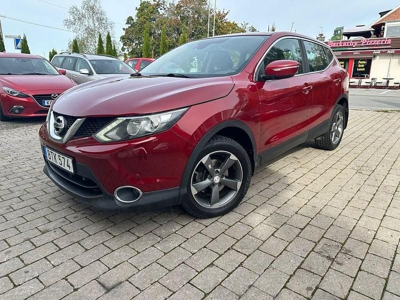Röd Begagnad 2014 Nissan Qashqai SUV | 99 700 kr (Marknadspris) - Bild 1/4