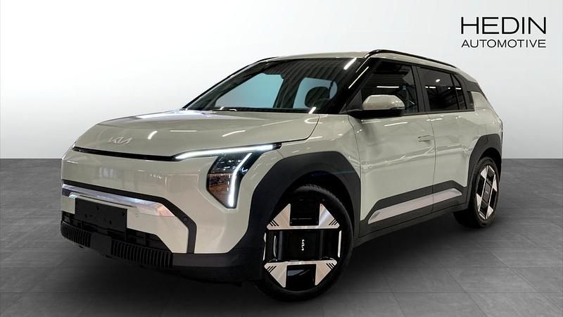 Grön (green) Ny 2025 Kia EV3 4 SUV | 490 430 kr (Marknadspris) - Bild 1/4