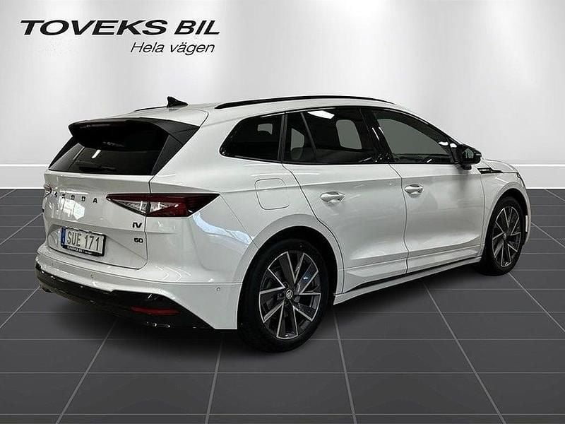 Begagnad Skoda Enyaq iV SportLine 150 kW (204 HK) 2022 Vit (moon white metallic) SUV