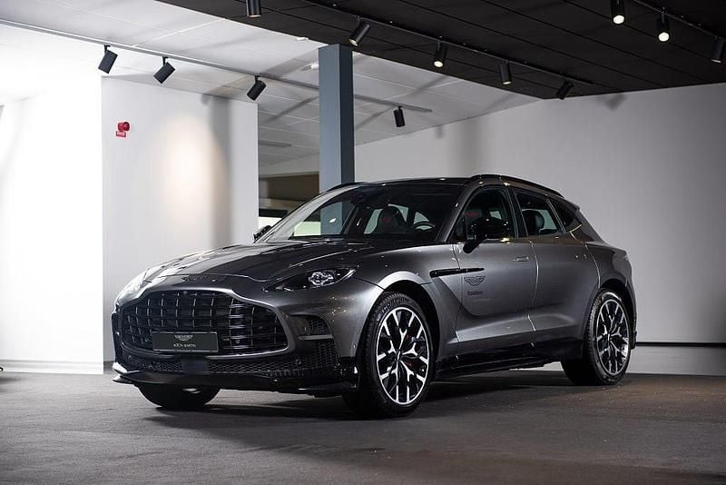 Begagnad Aston Martin DBX 707 707 HK (519 kW) 2023 Magnetic silver SUV
