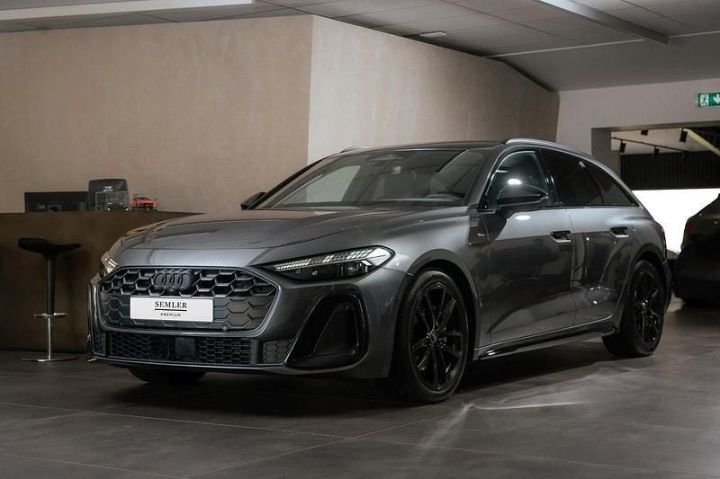 Grå Begagnad 2024 Audi A5 S-Line Sportkupé | 629 000 kr - Bild 1/4