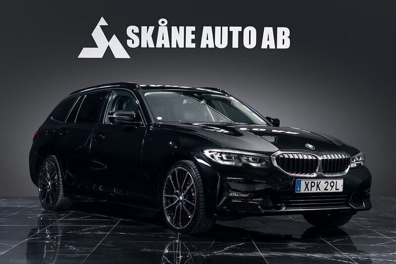Svart Begagnad 2020 BMW 330e Sport Line Kombi | 339 900 kr (Lite dyr) - Bild 1/4