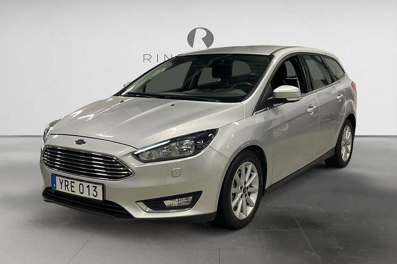 Grå Begagnad 2017 Ford Focus Titanium Kombi | 129 900 kr (Marknadspris) - Bild 1/3