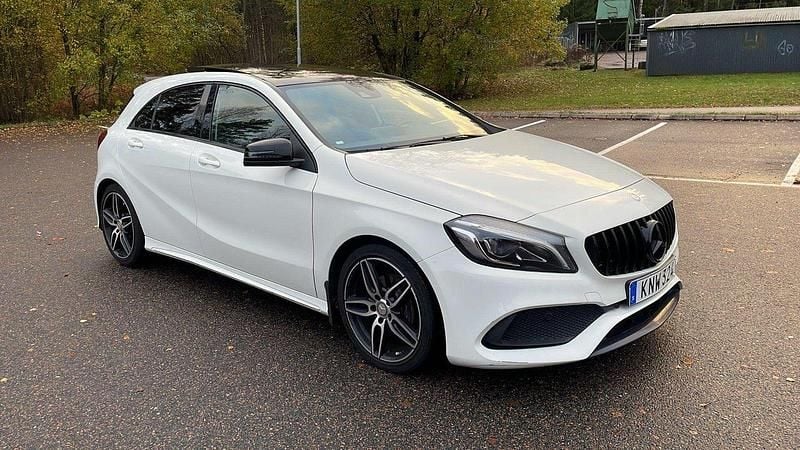 Vit Begagnad 2016 Mercedes A200 AMG Halvkombi | 179 900 kr (Marknadspris) - Bild 1/4