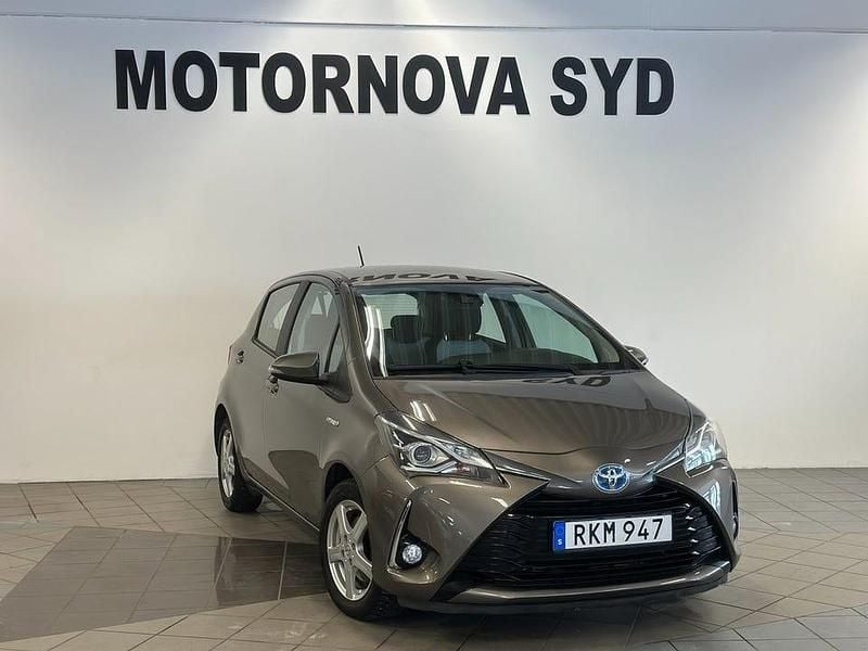 Begagnad Toyota Yaris Hybrid Active 101 HK (74 kW) 2017 Grå