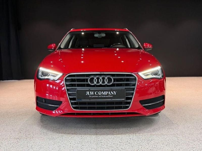 Begagnad Audi A3 Attraction 125 HK (91 kW) 2015 Röd