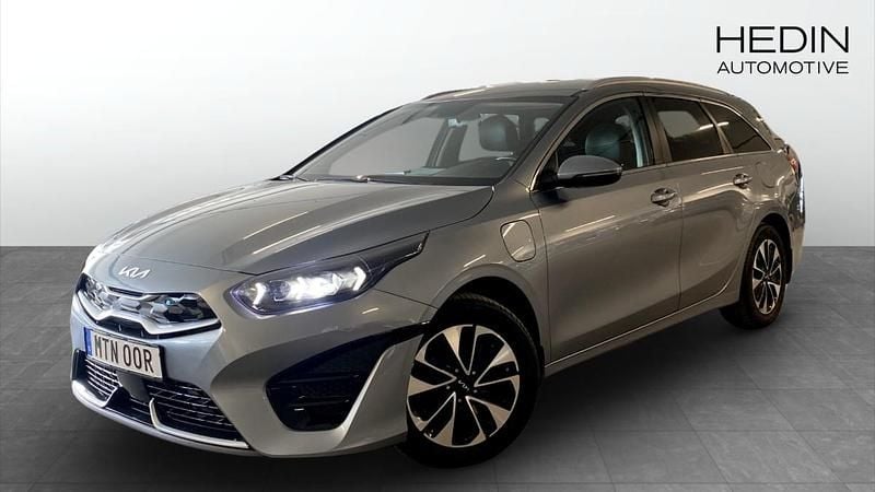 Grå (grey) Begagnad 2022 Kia Ceed Sportswagon Advance Kombi | 239 900 kr (Marknadspris) - Bild 1/4