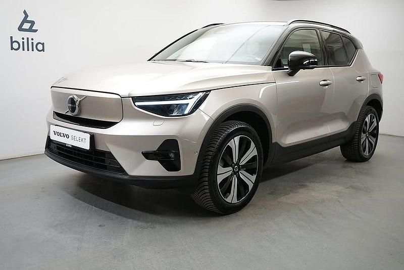Ljusgrå Begagnad 2023 Volvo XC40 Ultimate SUV | 399 900 kr - Bild 1/4