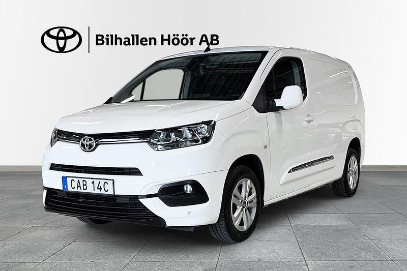 Vit Begagnad 2021 Toyota Proace City City Van | 209 900 kr (Marknadspris) - Bild 1/4