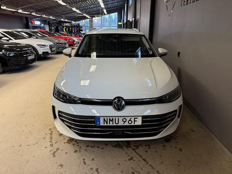 Begagnad VW Passat 150 HK (110 kW) 2024 Vit Kombi