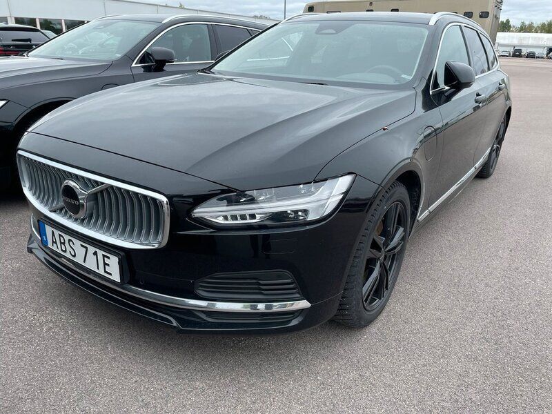 Svart Begagnad 2023 Volvo V90 Core Kombi | 369 000 kr (Marknadspris) - Bild 1/2