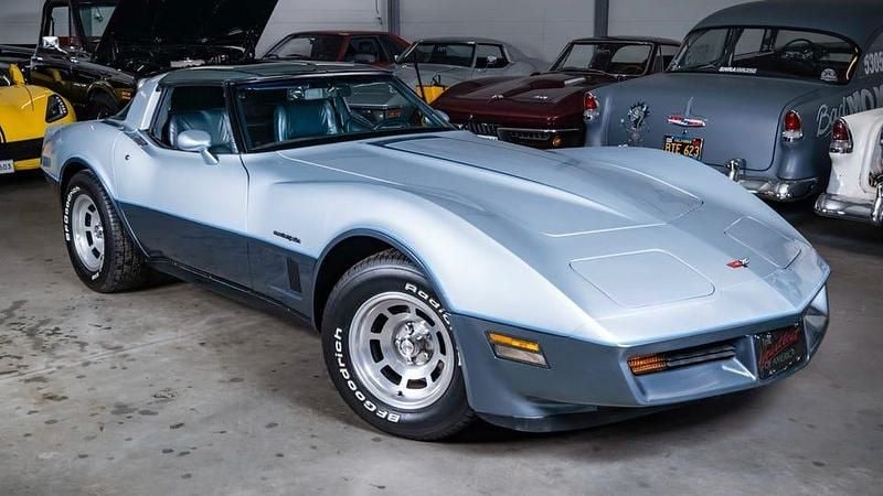 Silver/dark blue Begagnad 1982 Chevrolet Corvette Sportkupé | 279 000 kr - Bild 1/4