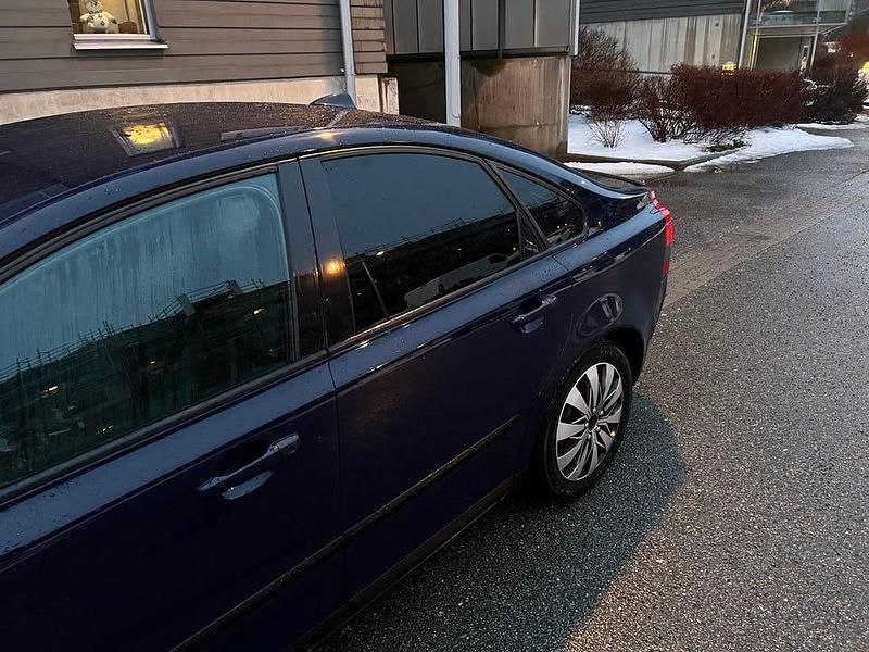 Begagnad Volvo S40 140 HK (102 kW) 2006 Mörkblå Sedan