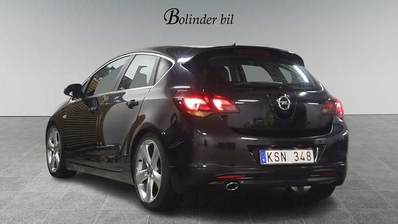 Begagnad Opel Astra Enjoy 180 HK (132 kW) 2010 Svart Halvkombi