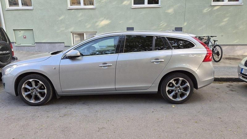 Silver Begagnad 2012 Volvo V60 Ocean Race Kombi | 100 000 kr (Bra pris) - Bild 1/4