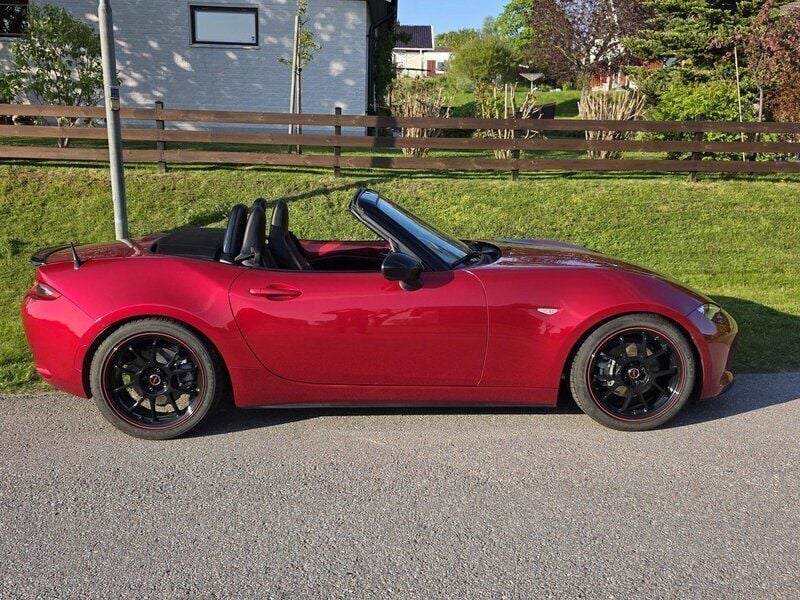 Röd Begagnad 2016 Mazda MX5 Cab | 219 000 kr (Bra pris) - Bild 1/4