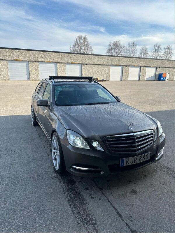 Grå Begagnad 2012 Mercedes E220 Kombi | 85 000 kr (Bra pris) - Bild 1/4